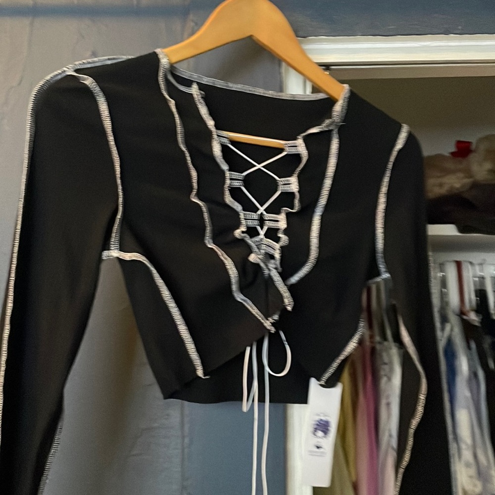 NWT 🏷long sleeve crop top🔥